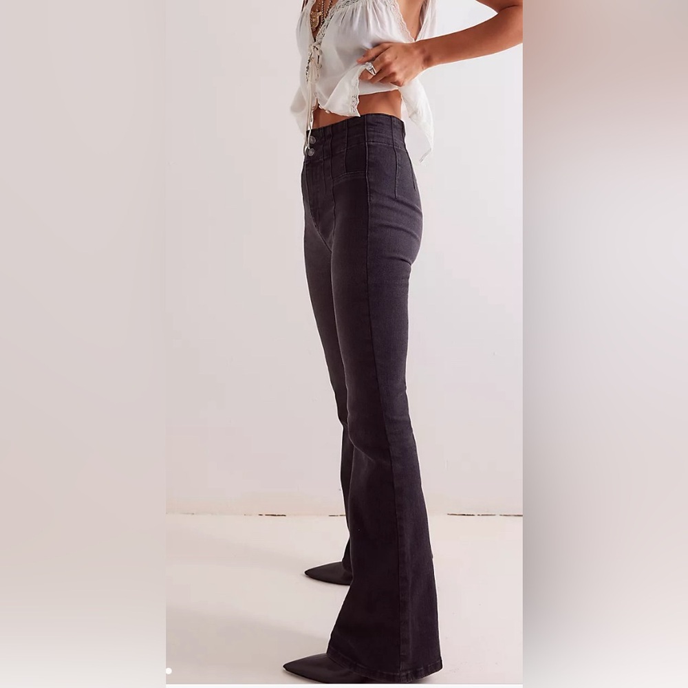 We the Free Jayde High Rise Onyx Flare Jeans Sz. 28 - Picture 3 of 5